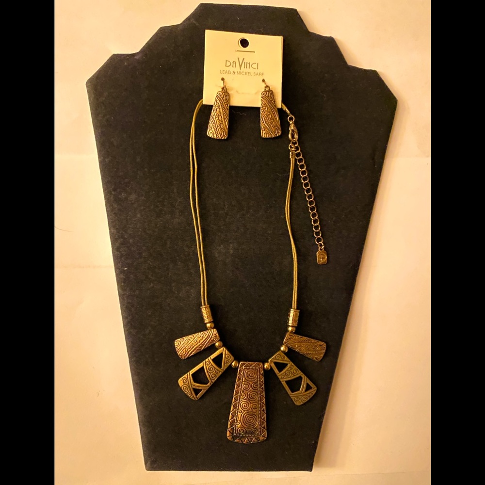 NWT. Bronze Tribal set